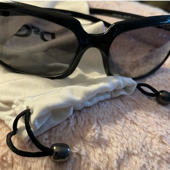 Dolce & Gabbana Black Sunglasses with White Case - Picture 1 of 4
